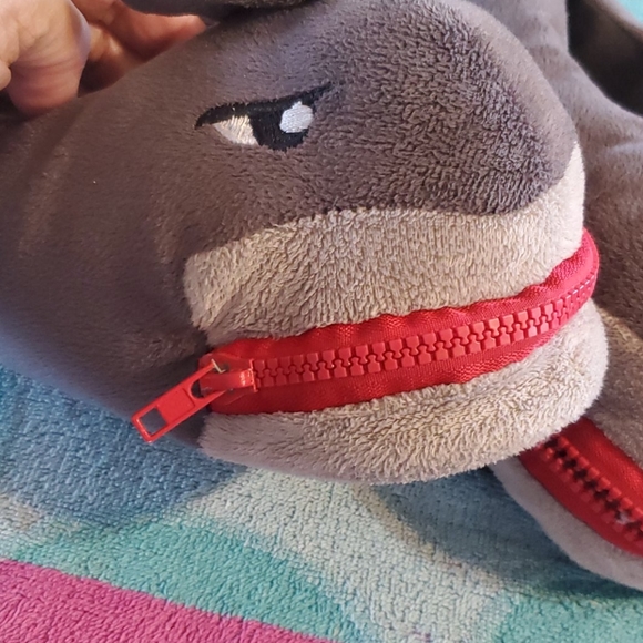 Kids Shark slippers1 - Picture 4 of 7